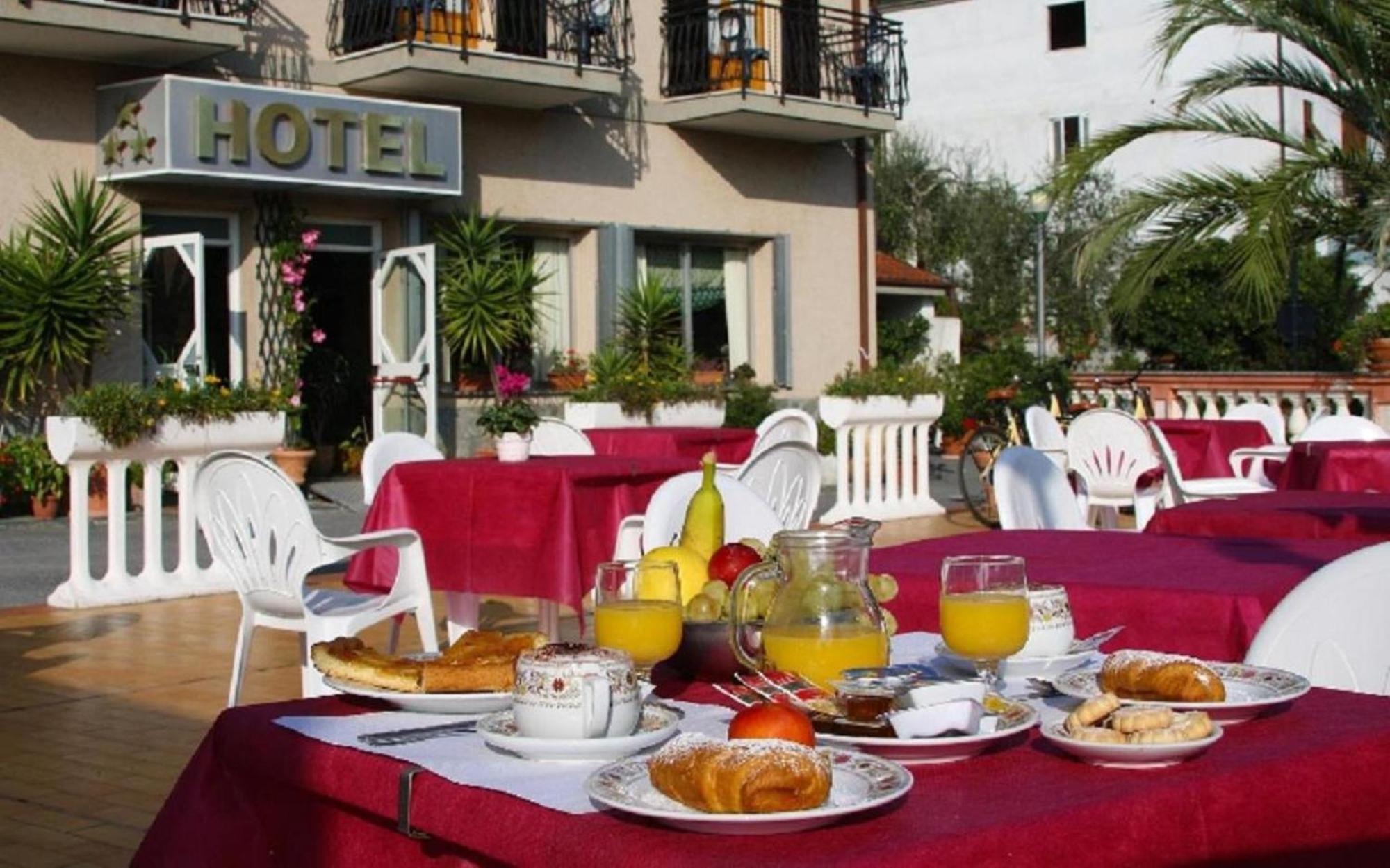 Albergo Ristorante San Matteo San Bartolomeo Al Mare Kültér fotó