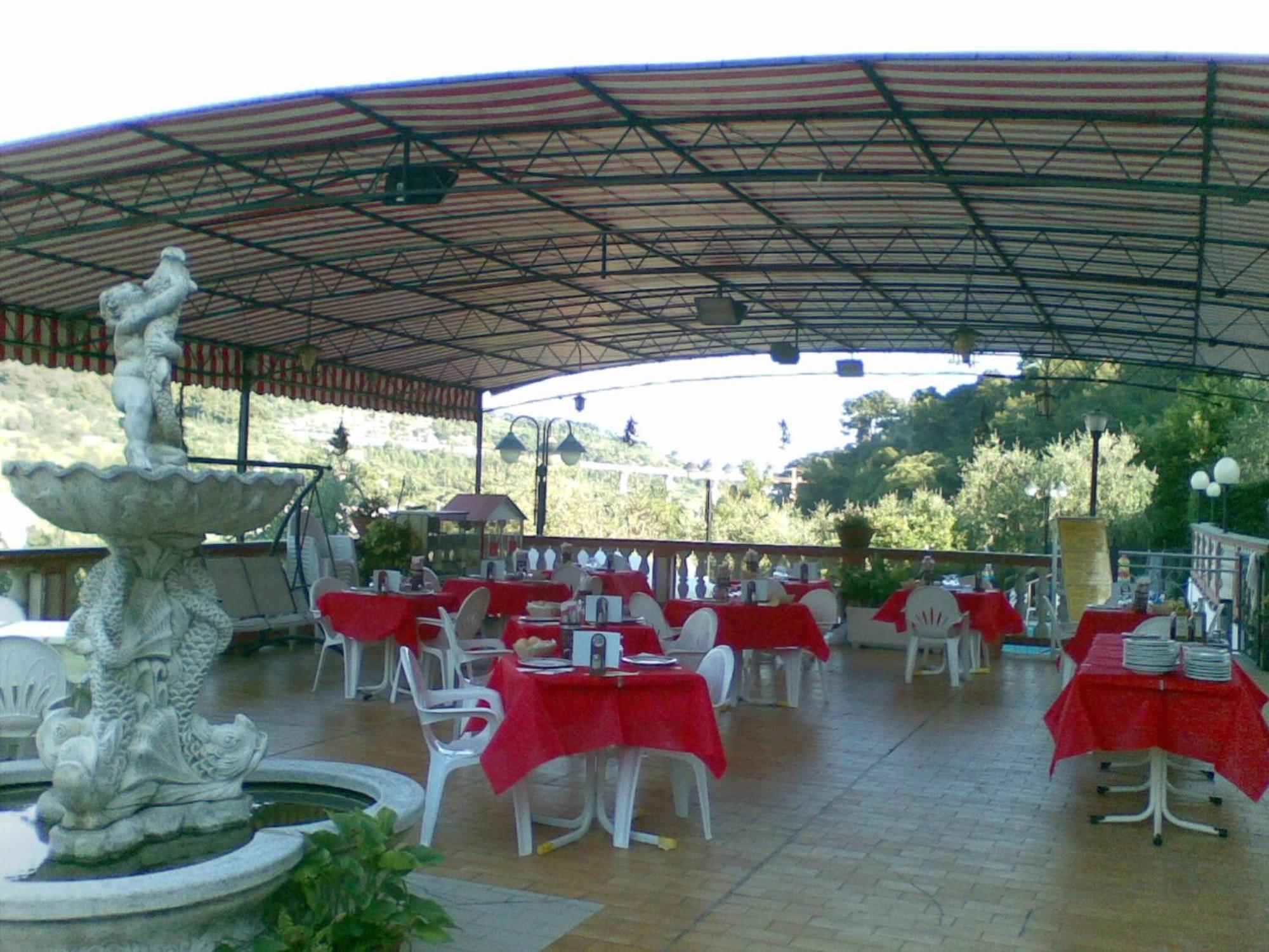 Albergo Ristorante San Matteo San Bartolomeo Al Mare Kültér fotó