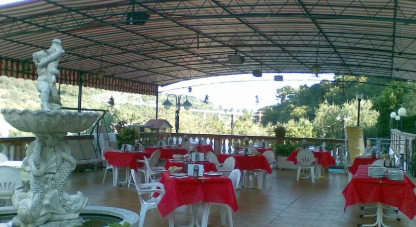 Albergo Ristorante San Matteo San Bartolomeo Al Mare Kültér fotó